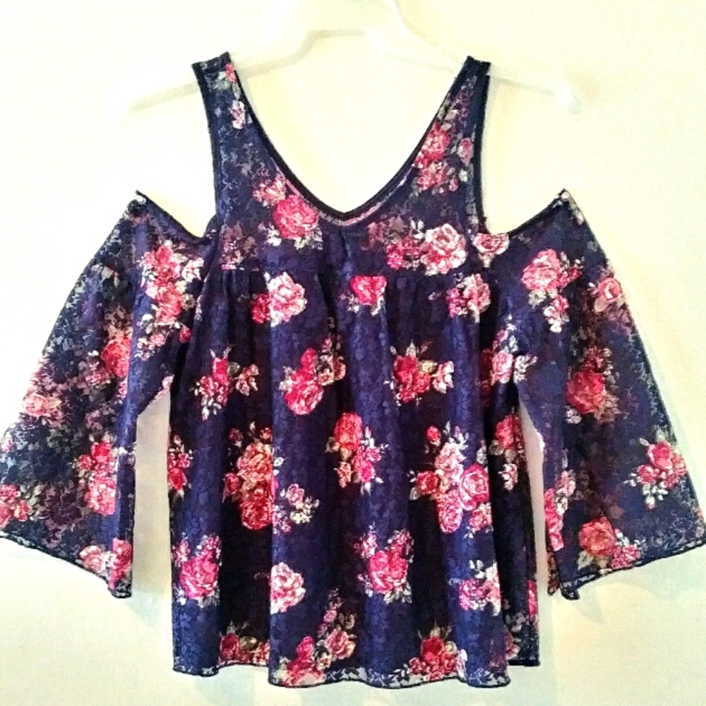 ALMOST FAMOUS LACE OPEN SHOULDER SHIRT